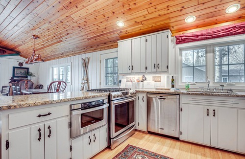 Three Lakes House | Northeast Wisconsin Lake House w/Dock + Kayaks!