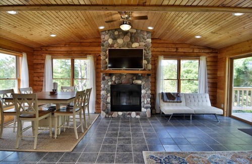 Solon Springs Cabin | Northern Aloha – Barnes | 1 Bed, 1 Bath