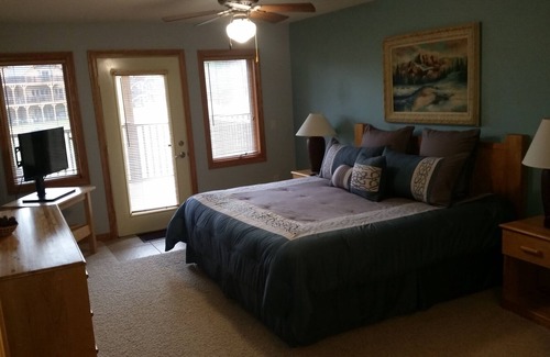 Arkdale Condo | Northern Bay Golf Resort Large condo with stunning first hole golf views