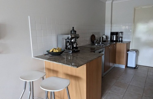 Sydney Apartment | Northern Beach Entire Flat Available, walk to beach & lake