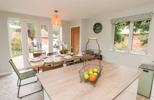 New Forest District Cottage | NORTHERN BYRE, pet friendly, character holiday cottage in Sopley