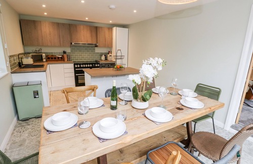 New Forest District Cottage | NORTHERN BYRE, pet friendly, character holiday cottage in Sopley