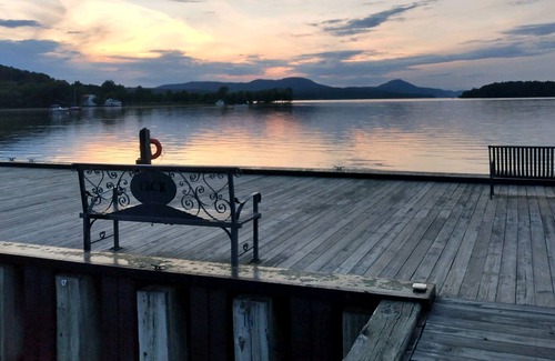 Newport Boat Rental | Northern Exposure Romantic Cabin Boat Stay