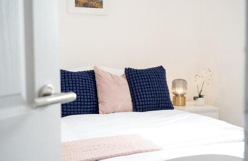 Seahouses House | Northern Hideaways, Castle Hill View