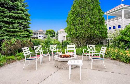 Douglas Apartment | Northern Light Condominiums: Condo 12