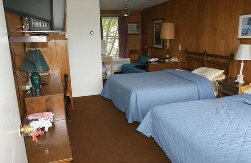 Upper Village Hotel | Northern Peaks Motor Inn