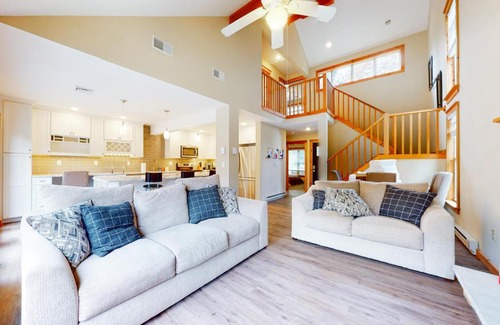 Tannersville House | Northridge 347