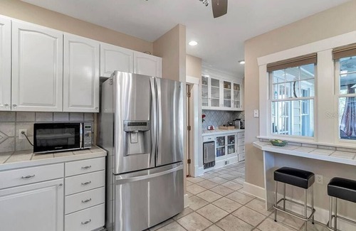 Historic Old Northeast Bed & Breakfast | Northshore Room at ONE Inn, steps to Downtown St. Pete: Ideal for all guests!