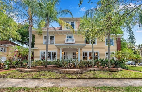 Historic Old Northeast Bed & Breakfast | Northshore Room at ONE Inn, steps to Downtown St. Pete: Ideal for all guests!