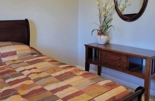 Greenwood Condo | Northside Condo with Wooded View