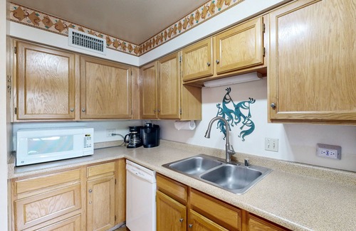 Santa Fe Condo | Northside Hideaway with Mountain Views & Air-Conditioning | Minutes to Plaza