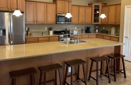 Rovey Farm Estates House | Northview Manor - 6BR near Stadium, Pool & Theatre