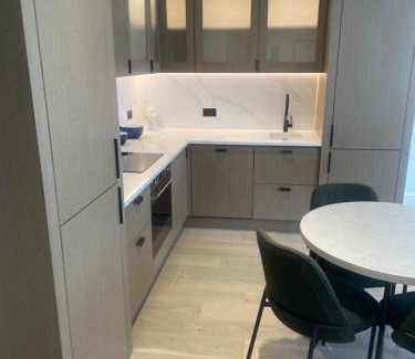 Dudden Hill Hotel | Northwest Apartment
