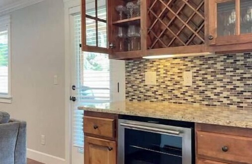 Starcrest House | Northwest Gem! King bed, Private fenced backyard