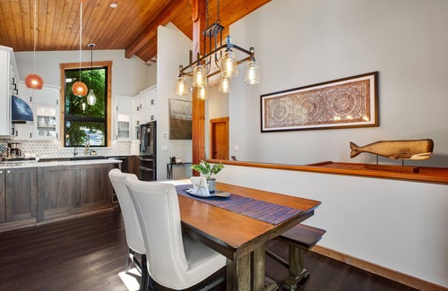 Coupeville House | Northwest-style cabin with stunning ocean views & nearby beach access