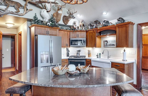 Minocqua Cabin | 'Northwood Tours Escape': Hot Tub & Lake Access!