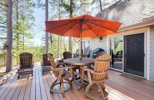 Minocqua Cabin | 'Northwood Tours Escape': Hot Tub & Lake Access!