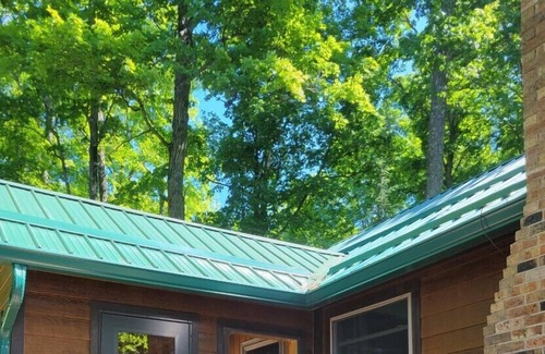 Ainsworth Cottage | Northwoods Lakeside Family Vacation Cottage w/Private Pier ***Newly Renovated***