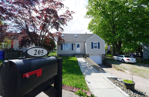 Norwalk House | Norwalk Spacious Stay – Entire House + Fenced Yard + Parking + Laundry + Updated