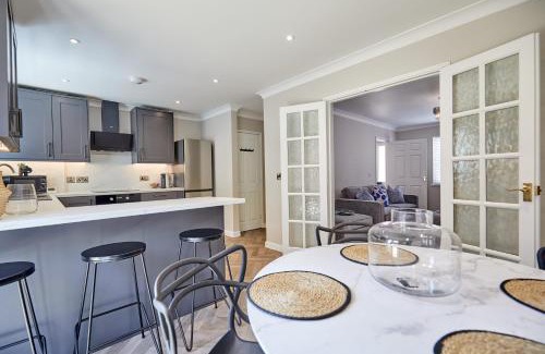 Norwich House | Norwich Home Ideal For Teams & Professionals