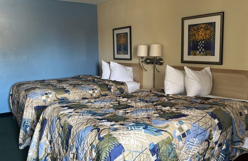 La Crosse Hotel | Norwood Inn and Suites Lacrosse - Deluxe 2 Queen Bed Non Smoking