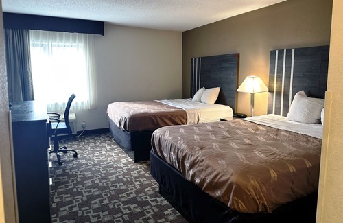 Milwaukee House | Norwood Inn Milwaukee-Standard Queen Room With Two Queen Beds