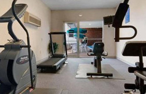 La Crosse House | Norwood Inn & Suites La Crosse - Standard 2 Queen Bed Non-Smoking