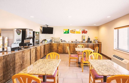 Milwaukee Hotel | Norwood Inn & Suites Milwaukee
