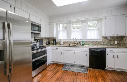 Richmond Hill House | Nosey-Huge, Historic Richmond Hill Home for 7