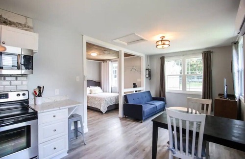 Richmond Hill House | Nosey-Huge, Historic Richmond Hill Home for 7