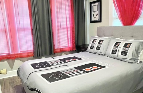 Mapleton/Fall Creek House | Nostalgic Nintendo Getaway
