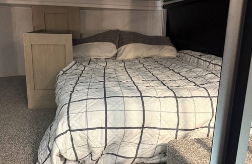 Fair Play House | Not camping, GLAMPING! Beautiful 45’ park model RV. Adults over 18 only.