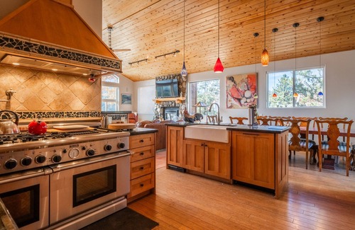 Mammoth Lakes House | NOT JUST A HOUSE, WITH FULL GYM AND SPA, IT'S YOUR SKI RESORT!