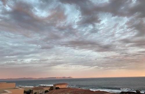 Hermanus Apartment | Nothing But View