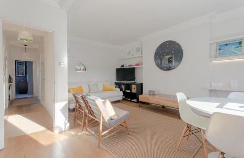 North Kensington Apartment | Notting Hill Home on Tree-Lined Street Near Tube Stations