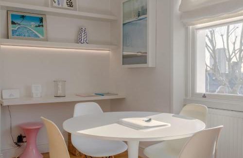 North Kensington Apartment | Notting Hill Home on Tree-Lined Street Near Tube Stations