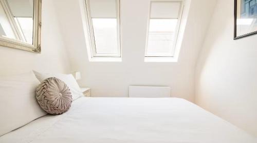 Campden Apartment | Notting Hill Luxury 3BR Duplex Modern Spacious Gem