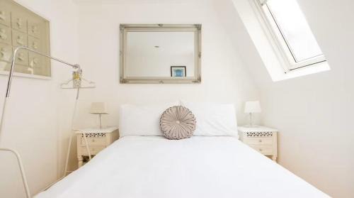 Campden Apartment | Notting Hill Luxury 3BR Duplex Modern Spacious Gem