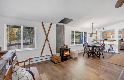 Divide Cabin | Nottingham Nook, a stylish cabin in Divide CO w/HOT TUB, game room, & seclusion!