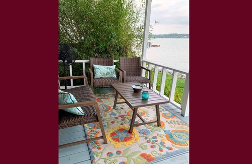 Sennett House | Nottivago: "Relaxing Cottage, Feet from the Water's Edge."