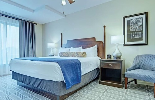 Old Town Alexandria Resort | Nov 17-21 Charming Old Town Alexandria 2 Bedroom Deluxe Unit -Minutes from Metro