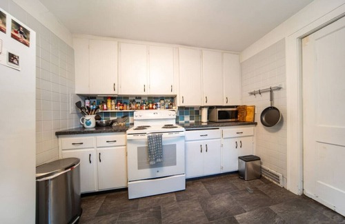 Novelty Apartment | Novelty Wooded Retreat, 3 b 2 b