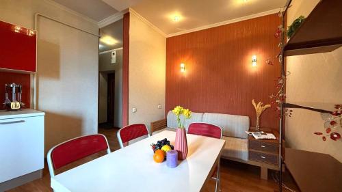 Dzerzhyns'kyi District Apartment | Novgorodskaya street