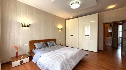 Dzerzhyns'kyi District Apartment | Novgorodskaya street