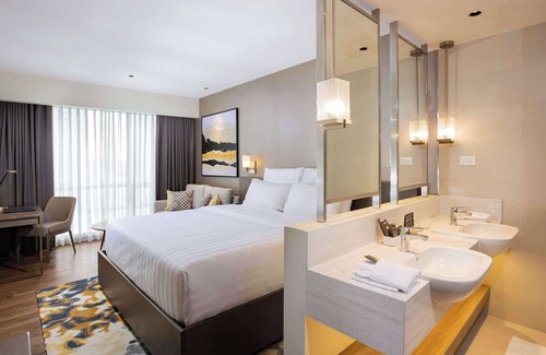Makati Hotel | Novotel Suites Manila at Acqua