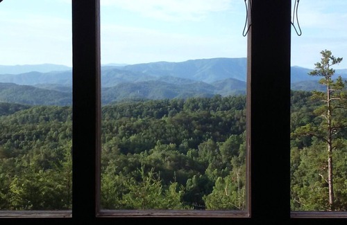 Sevierville Cabin | Now Avail Oct 12-17 Stairway to Heaven, Secluded, Elegant, Breathtaking Views!