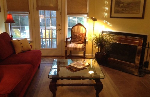 Aiken Condo | Now available short or long term. Convenient to Bruce’s Field .Pets ok.Updated