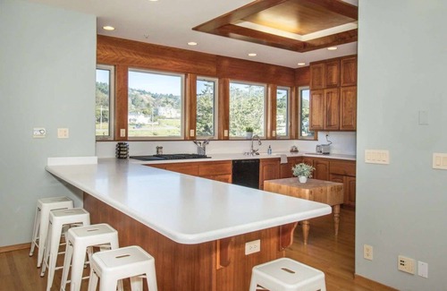 El Granada House | Now Trending - Entire Beach Home Walk to Beaches, Restaurants, Activities