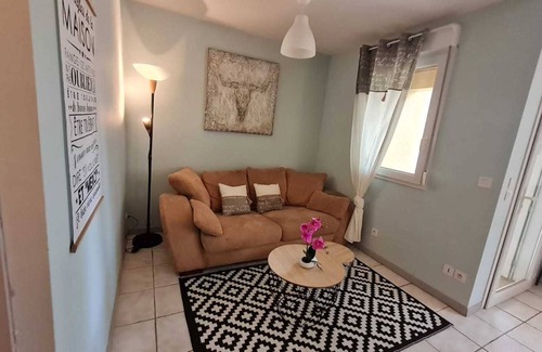 Gramat House | Noyer, holiday home in residence with swimming pool