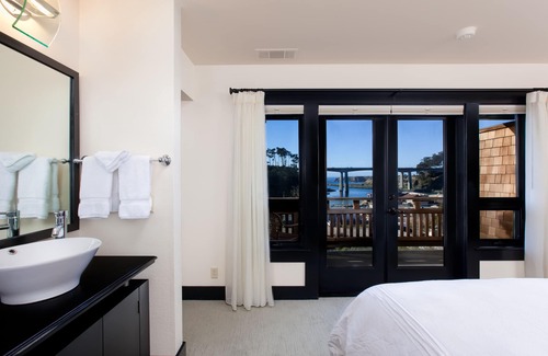 Fort Bragg Hotel | Noyo Harbor Inn Restaurant and Tavern